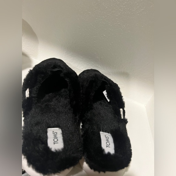 Alpargata Mallow Mule Fluff Black
Faux Fur Slipper TOMS - Picture 5 of 5
